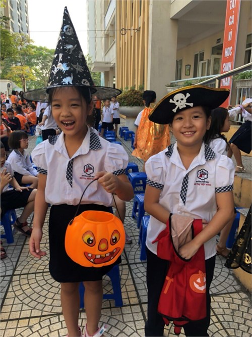 Lễ hội Halloween Tiểu học Đô Thị Việt Hưng 2018 Đi tìm kho báu cùng Conan 
